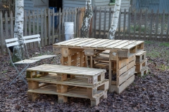wooden-outdoor-furniture-made-from-shipping-pallet-2021-09-03-17-44-28-utc